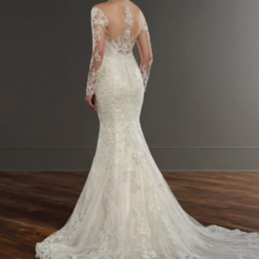 NEVER WORN Martina Liana Wedding Dress